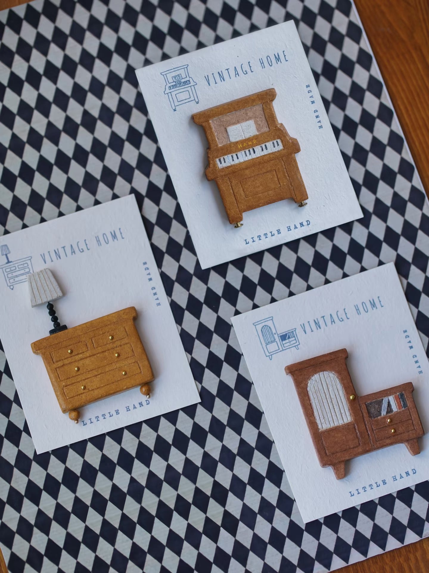 Little Hand Ceramic Vintage Furniture Magnet 【Piano】