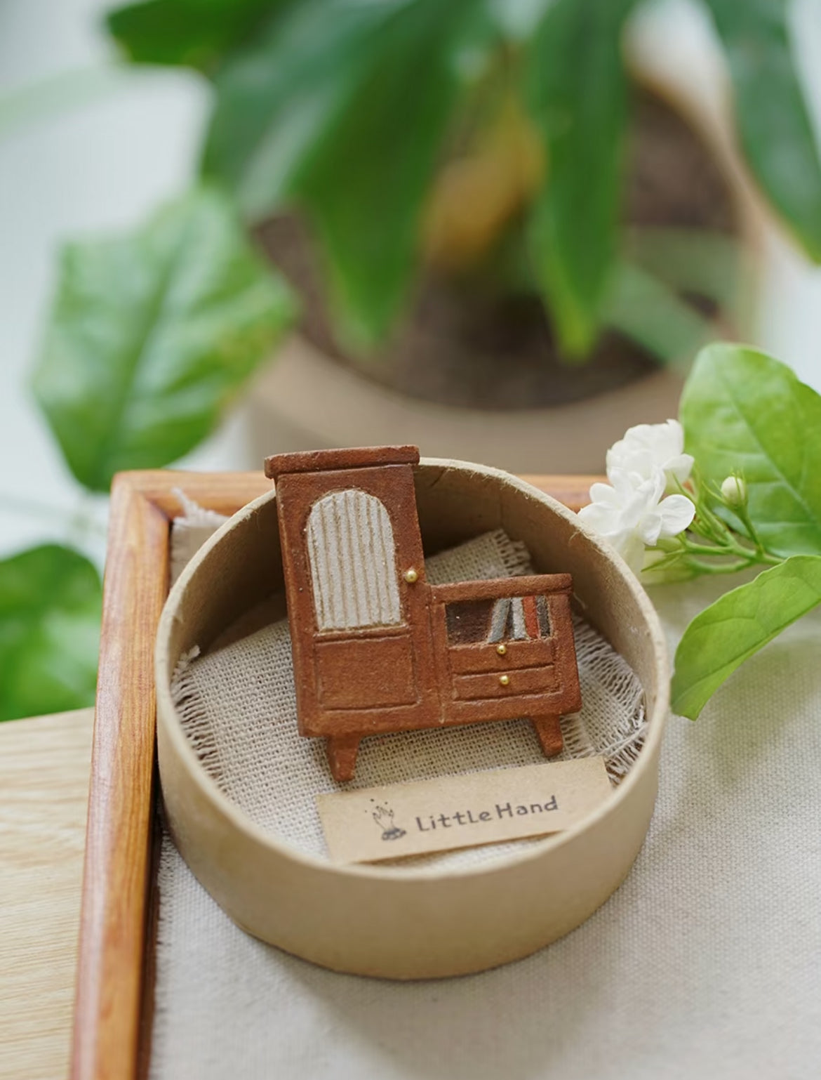 Little Hand Ceramic Vintage Furniture Magnet 【Cabinet】